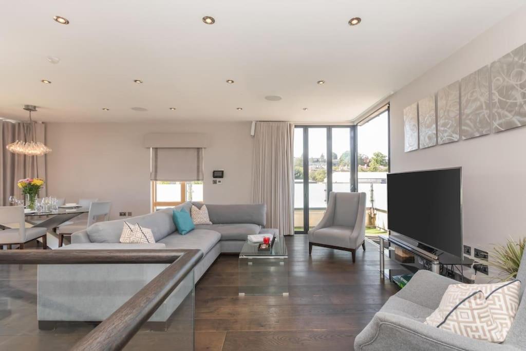 Stylish Penthouse Apartment With Hot Tub Bath Exterior photo